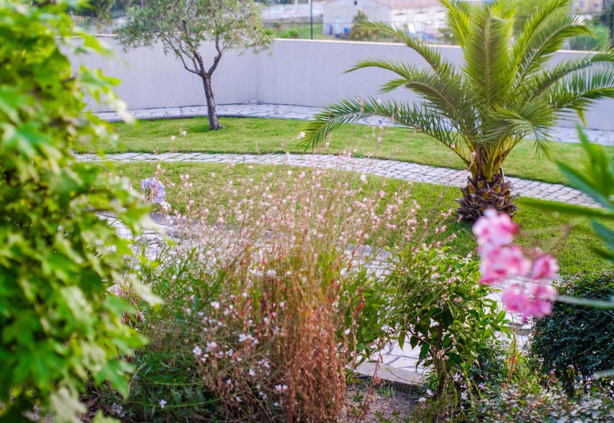 B&B Hotel Villeneuve Loubet Village Exterior foto